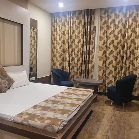 The Aura Grand Hotel & Banquet - A Unit Of Sitara Kollection Hotels Rohtak Екстериор снимка