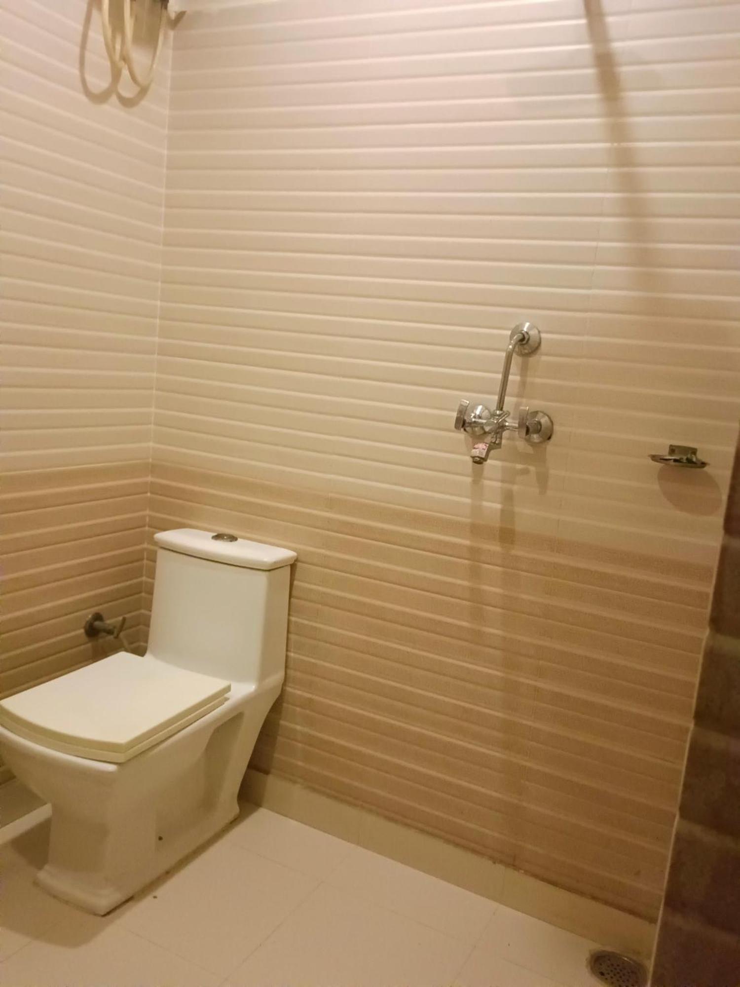The Aura Grand Hotel & Banquet - A Unit Of Sitara Kollection Hotels Rohtak Екстериор снимка