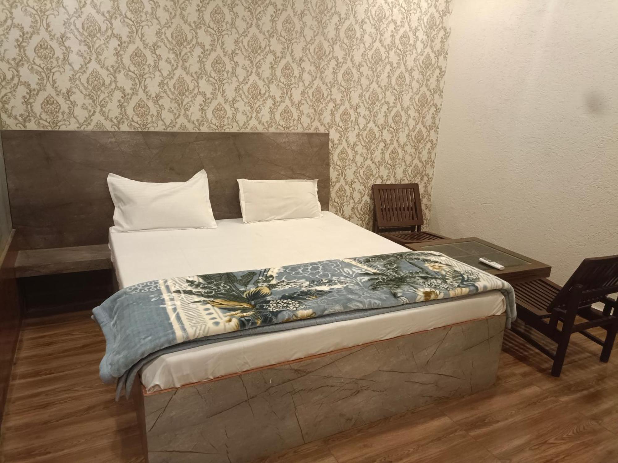 The Aura Grand Hotel & Banquet - A Unit Of Sitara Kollection Hotels Rohtak Екстериор снимка