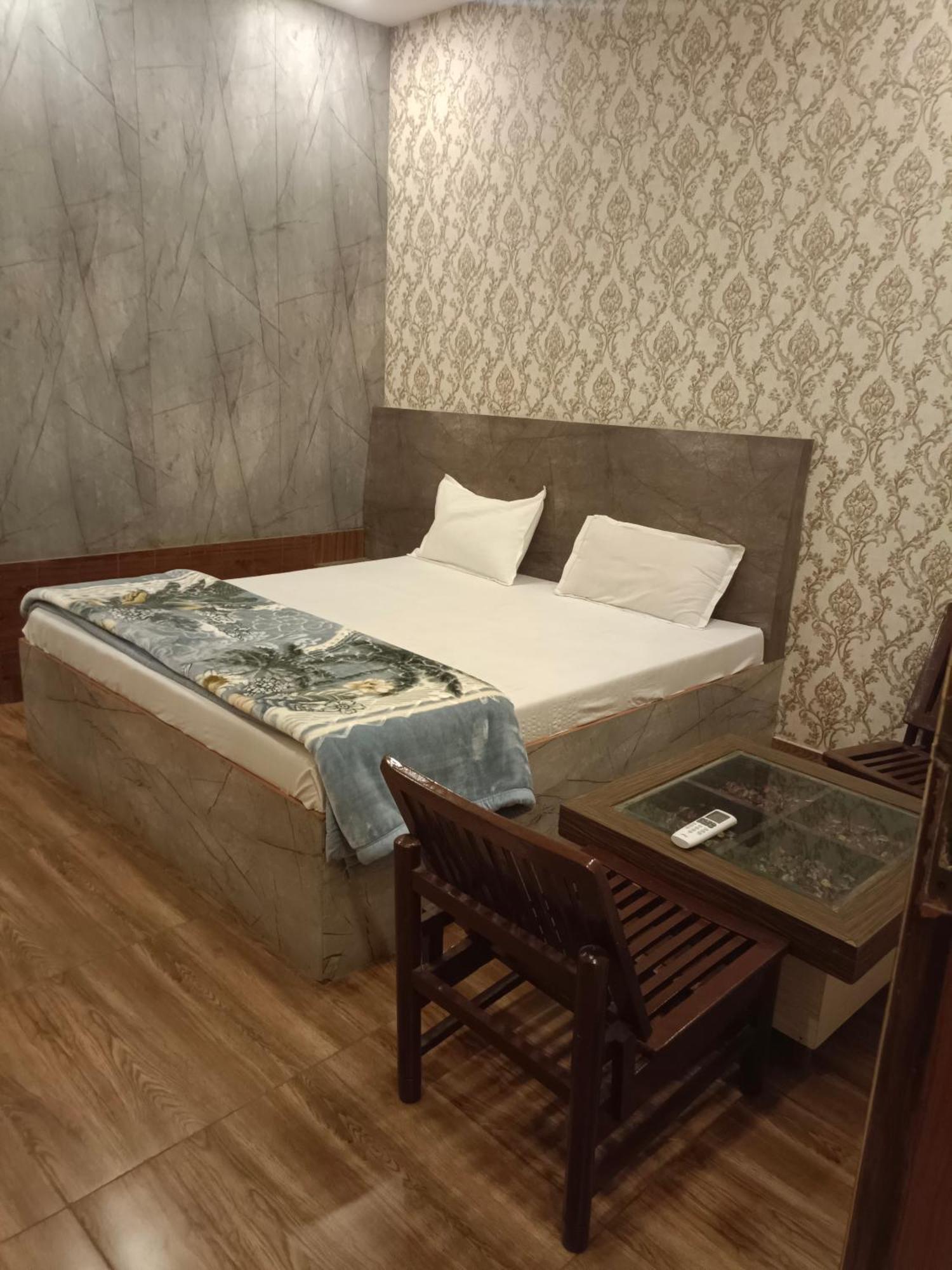 The Aura Grand Hotel & Banquet - A Unit Of Sitara Kollection Hotels Rohtak Екстериор снимка