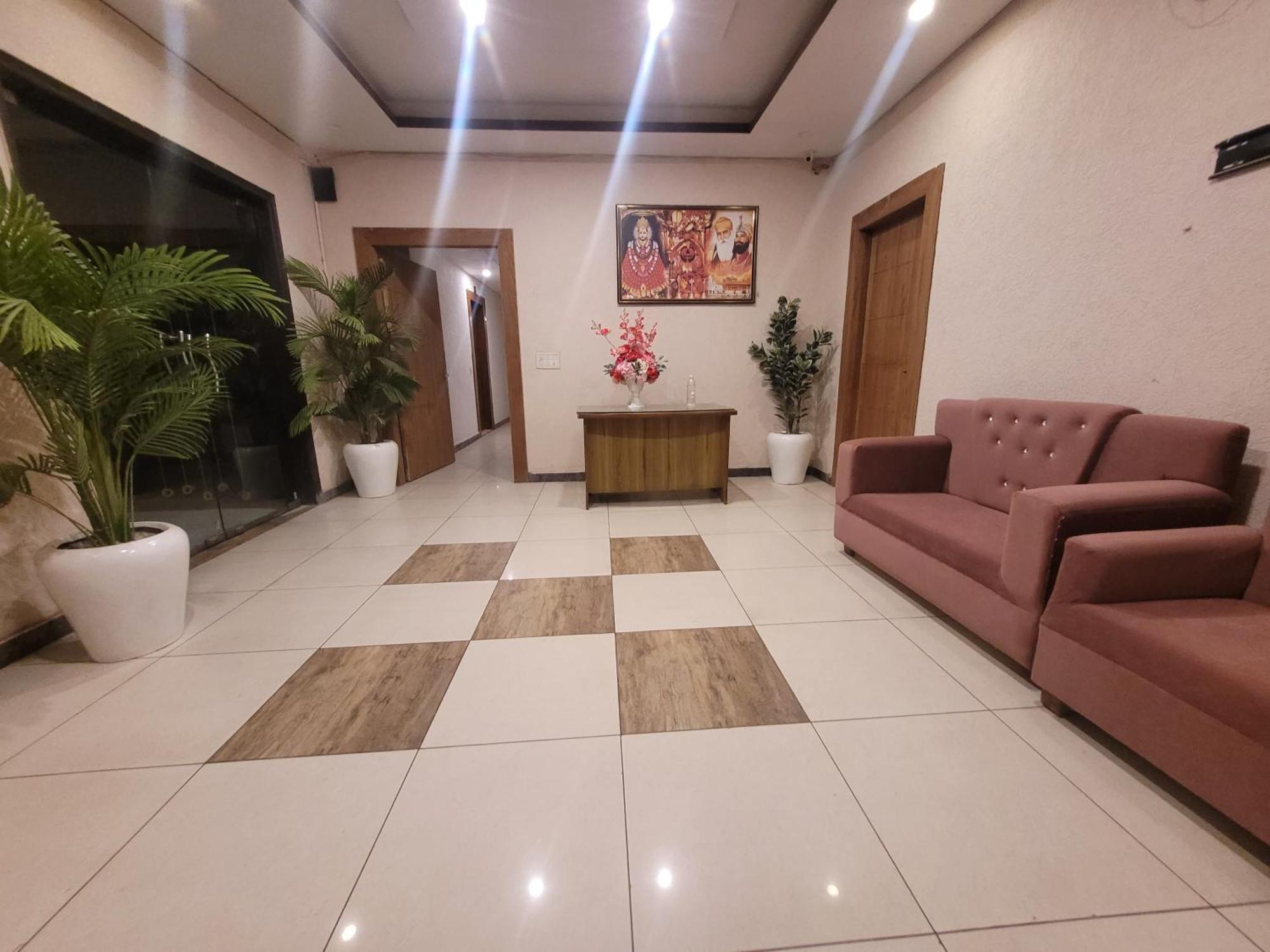 The Aura Grand Hotel & Banquet - A Unit Of Sitara Kollection Hotels Rohtak Екстериор снимка