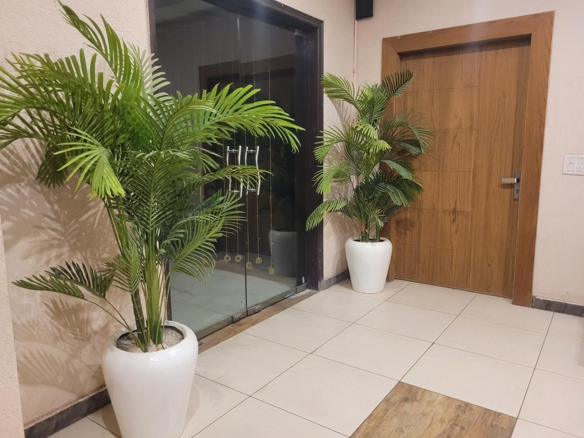 The Aura Grand Hotel & Banquet - A Unit Of Sitara Kollection Hotels Rohtak Екстериор снимка