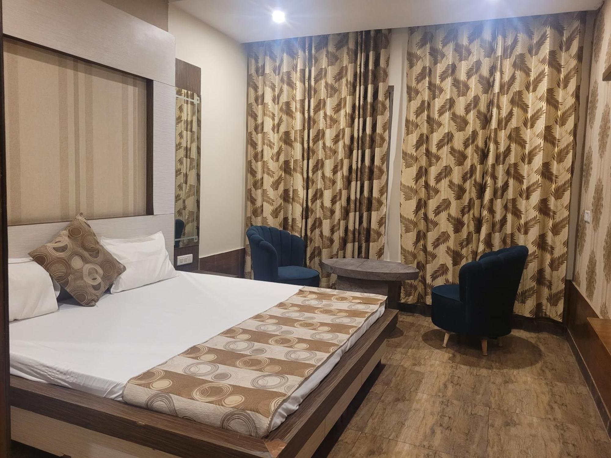 The Aura Grand Hotel & Banquet - A Unit Of Sitara Kollection Hotels Rohtak Екстериор снимка